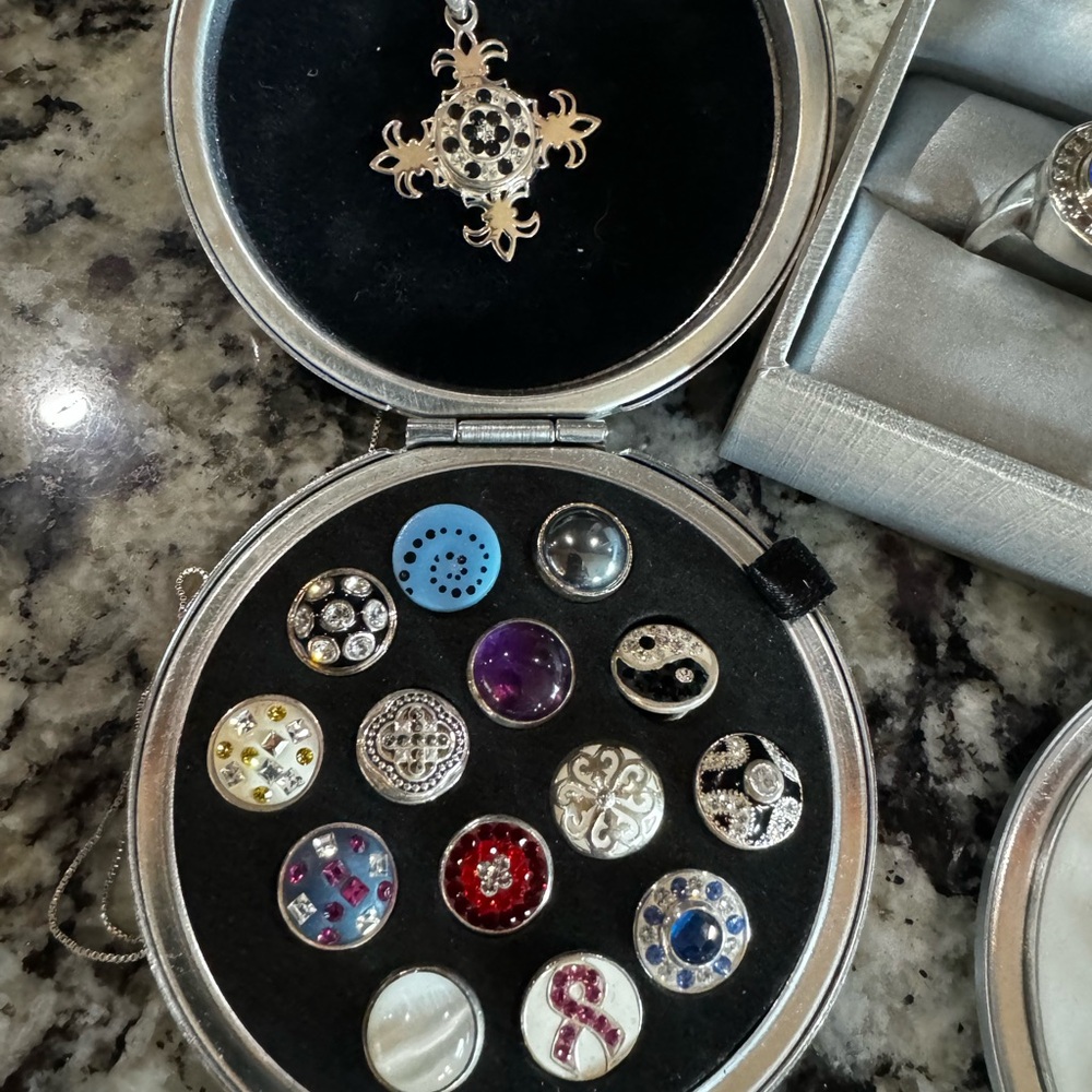Bundle of Kameleon Interchangeable Ring, Pendant and 22 pops